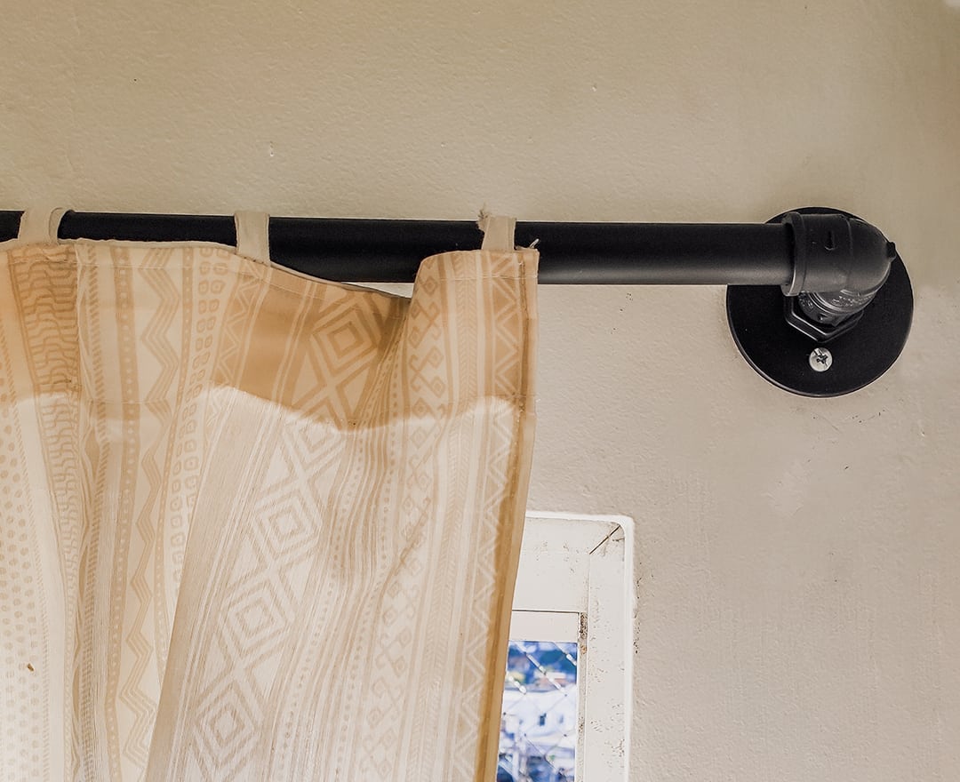 Industrial Décor Ideas: How to Make a DIY Curtain Rod using PVC Pipe (6 steps)